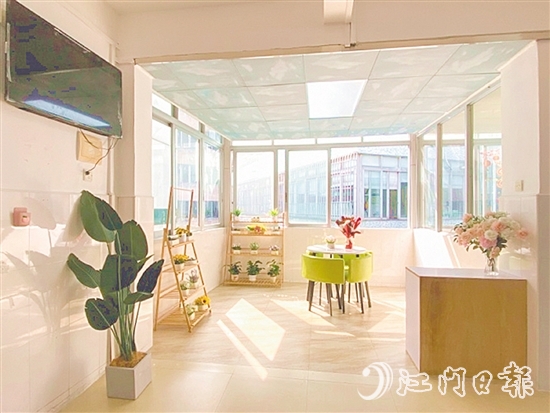 升级改造后的住院部环境宽敞明亮。