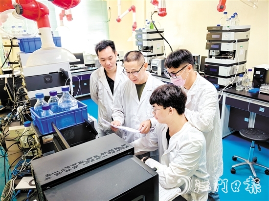 开平牵牛生化制药有限公司刘桂祯创新工作室研发团队专注于原料药研发。