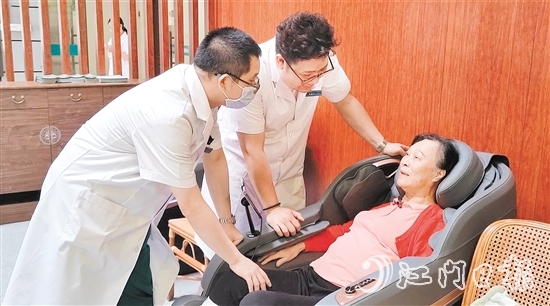 服务站组建了包括医疗、护理、康复及心理咨询在内的专业服务队伍。