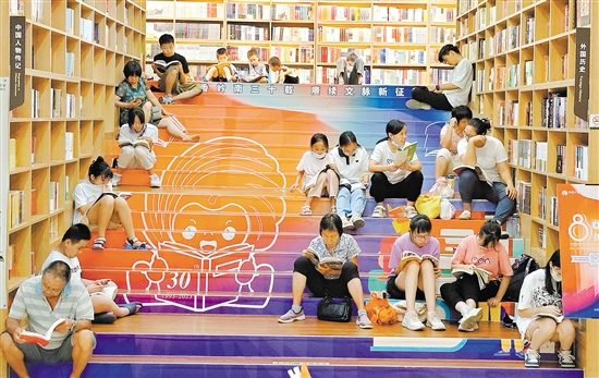 全民阅读阵地遍布城乡，渐渐培养了江门侨乡群众的阅读习惯。郭永乐