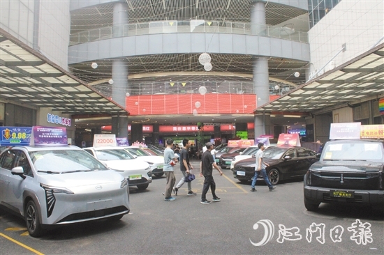恩平市强化政策引导，组织开展汽车以旧换新活动，鼓励汽车生产、经销企业通过开展促销活动、发放换新补贴、赠送充电桩等形式提供购车优惠，促进汽车更新消费。