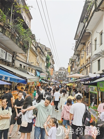 五一假期，长堤历史文化街区人气火爆。