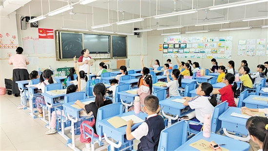 来自鹤山多所小学的40名小学生怀着热情与憧憬参加选拔活动。