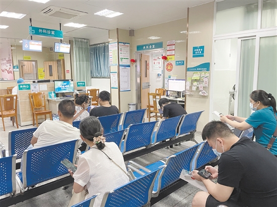 犬伤门诊傍晚6时进入高峰期。