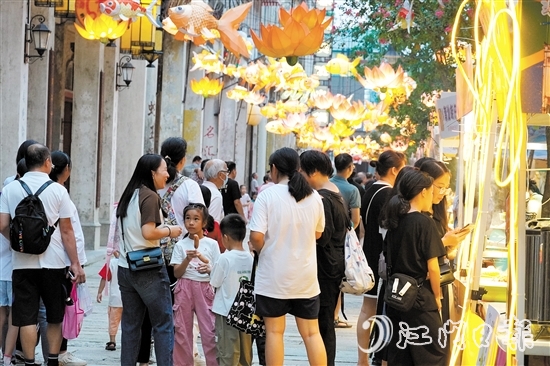 端午假期选择到县域旅游的人越来越多。