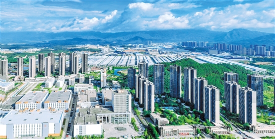 鹤山工业城（共和镇）锚定创建省级样板中心镇、美丽圩镇省级示范样板的目标任务，不断优化城镇配套服务。共和镇供图