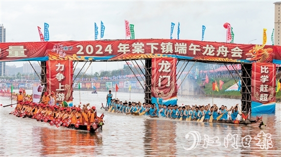 “群龙”在水上竞逐，为观众献上视觉盛宴。