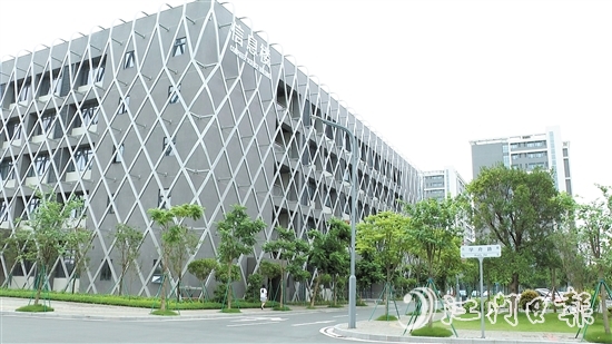 广东南方职业学院南校区基础设施建设完善。