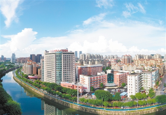 江门市中心医院蓬江分院织密医联体“就医网”，为居民提供更高质量的医疗服务。