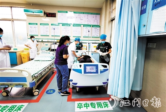 恩平市人民医院卒中中心组织开展急性脑卒中应急救治演练。