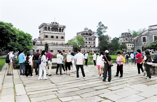 深中通道开通以来，前来自力村景区游玩的港深游客量比往年提升约20%。