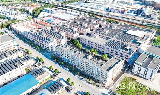 在党建引领下，外海街道的乡村振兴之路更加注重产业升级和转型。图为直冲村工业园。邱昱