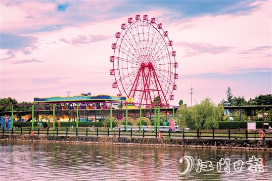 江门长廊生态园位于礼乐街道，该园区的摩天轮建成后，增加了对游客的吸引力。