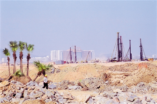 20世纪90年代，正在开发建设中的江海区。资料图片