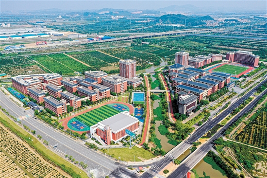 江门广雅学校全景。