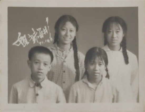黄艺民的子女。