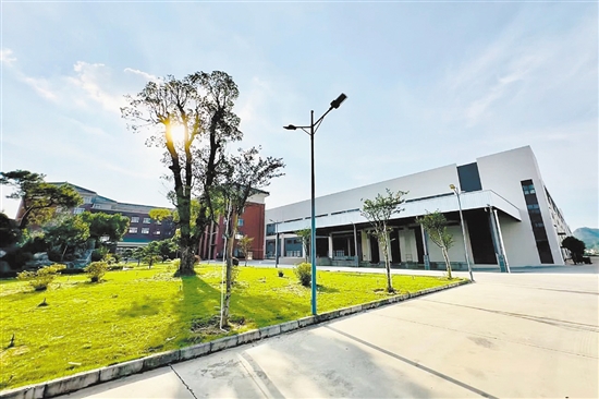 广东锦琪昶新材料有限公司已投产。图为企业厂区。