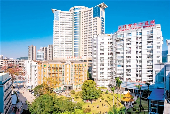 江门市中心医院外观。
