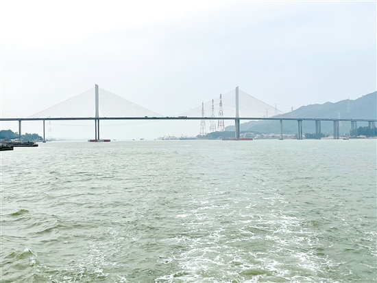 崖门出海口航道二期的正式开通，对于新会进一步发展水运经济具有重要推动作用。