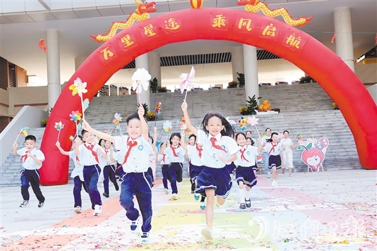 江海区景贤小学（北校区）迎来第一批学生。