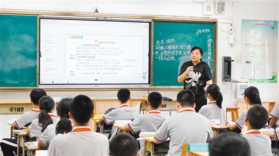 使用新教材后，语文课堂采用大单元教学。