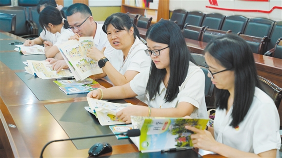 多位老师表示，要用好新教材，需要转变教学观念以及教学方式。