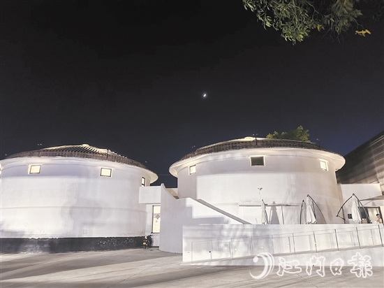 ↑先锋天下粮仓书店的蒙古包式粮仓。