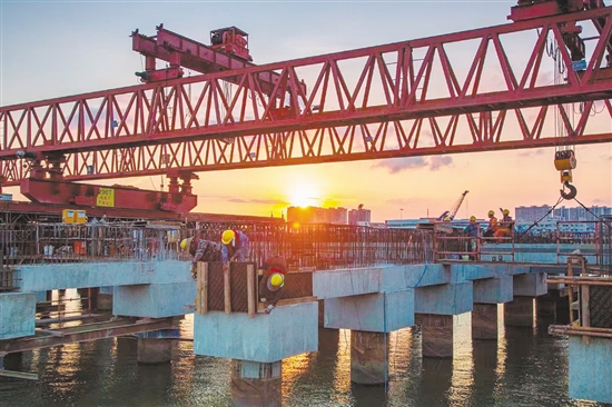 正在建设中的开平市三埠港区工程。胡灿光
