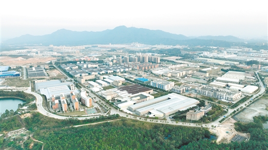 江门翠山湖高新技术产业开发区依山靠水、环境优美，谱写产城发展新篇。翠山湖管委会供图。