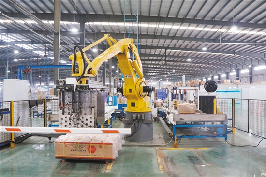 江门市珠峰摩托车有限公司包装产线实现数字化升级。