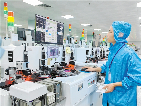 江门市迪司利光电股份有限公司的半自动智能车间。