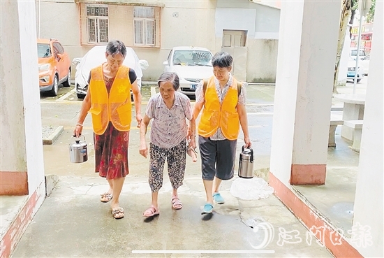 北门社区长者食堂开启“送餐模式”，为老人们提供贴心服务。