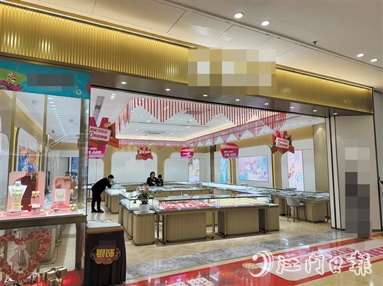 市区各大金店门可罗雀。