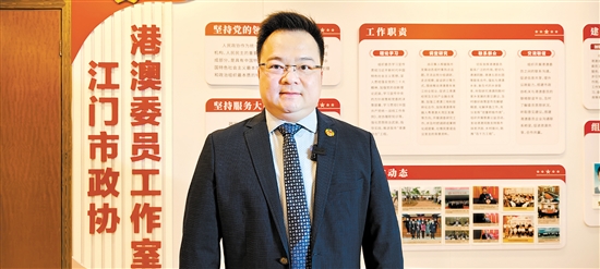 市政协委员郑毅庭。