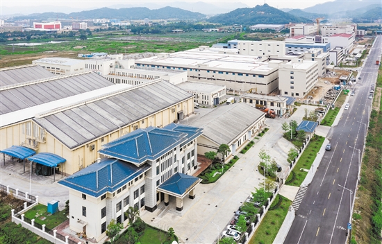 全省首个农产品加工示范区广东省农产品加工示范区（江门台山），其中斗山园区南部片区已引进18个项目17家优质企业，计划总投资超30亿元。大型台山大米加工厂“国粮二期”及天业冷链物流项目已经投产。
