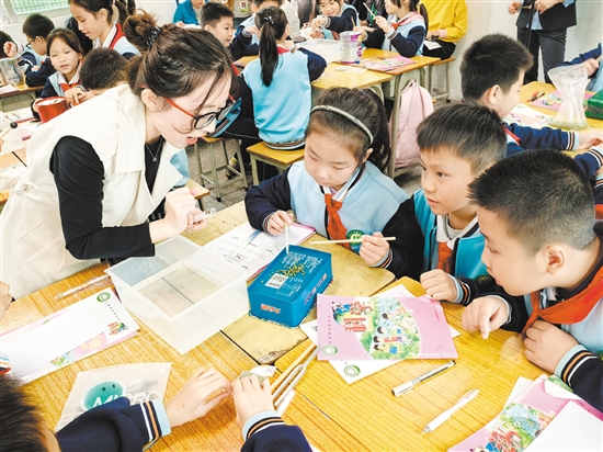新宁小学“三段四学”教学模式激发了学生的学习兴趣和主动性。