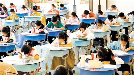 300多名“读写高手”在初赛脱颖而出。 300多名“读写高手”在初赛脱颖而出。