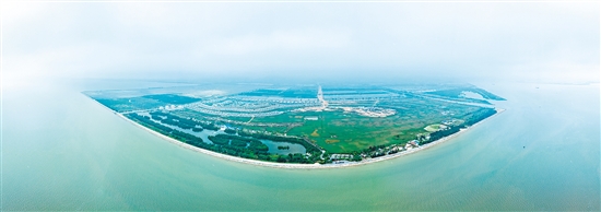 银湖湾滨海新区充分发挥区位优势，抢抓“大桥经济”机遇。