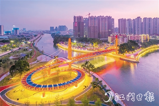 蝶变后的下沙公园，让周围的住户们享受到家门口的“小确幸”，吸引了许多健身爱好者。