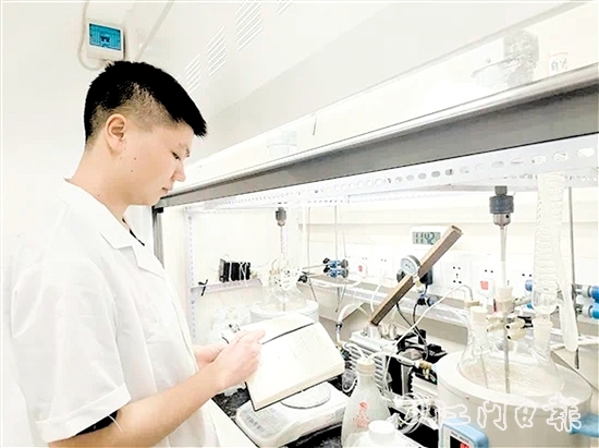 华南理工大学与鹤山吉美帮新材料共建联合研发中心，助力企业成功通过2024年广东省博士工作站新设站认定。