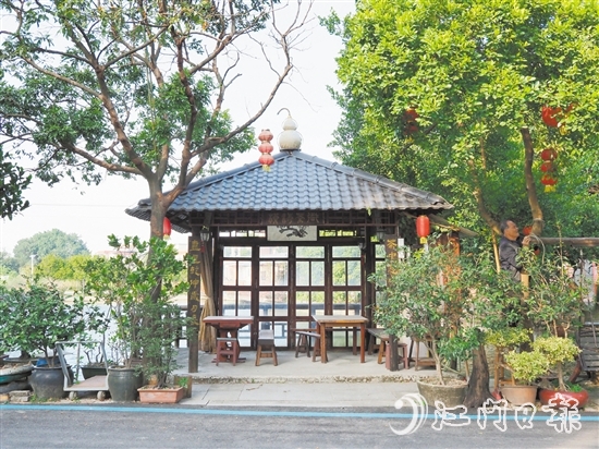 双桥横海村民黄锡尧打造的“美丽庭院”——“逍遥岛”。