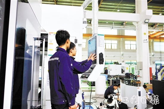 近年来，恩平市深入实施科技创新驱动发展战略，以科技创新引领“311”现代化产业体系建设。