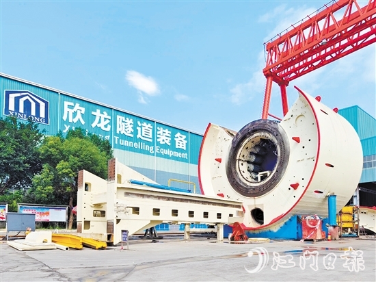 鹤山营商环境持续向好，提振了企业发展信心，产业新赛道越走越宽。图为广东欣龙隧道装备股份有限公司。