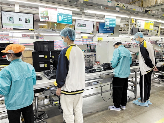 江门一职学生在海信公司实训。