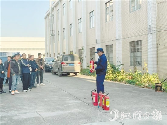 安全教育培训班现场。