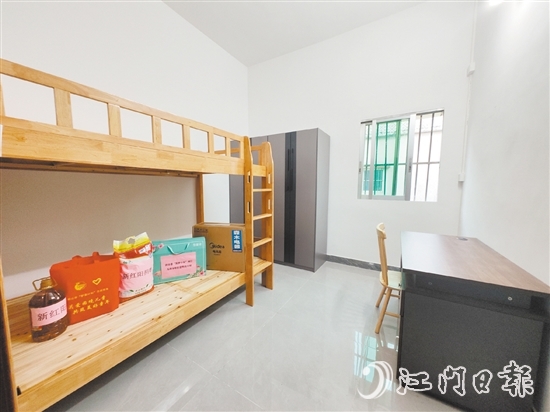 团鹤山市委实施“筑梦小屋”项目，对共和镇铁岗村小吕姐弟的房间进行改造，为他们提供良好的学习和生活环境。