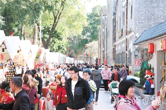 “江门有喜”茶饮咖啡年货生活节集市在启明里热闹“开摆”。