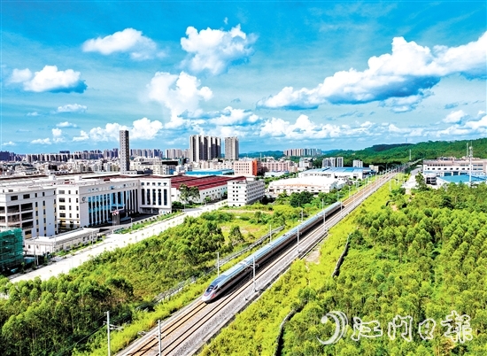 近年来，恩平发展走上“快车道”，城市高质量发展的背后汇聚了政协委员们的力量。