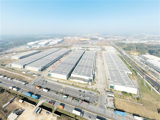 珠西国际物流中心重点依托江门北站资源优势，大力发展海—铁—陆—水多式联运，积极打造珠西国际陆港组合港，吸引了众多现代物流行业的领军企业投资落户。