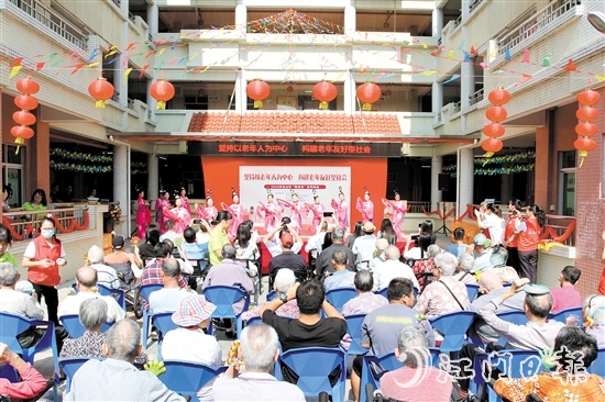 台山市举办“敬老月”系列活动，丰富老年人精神生活。